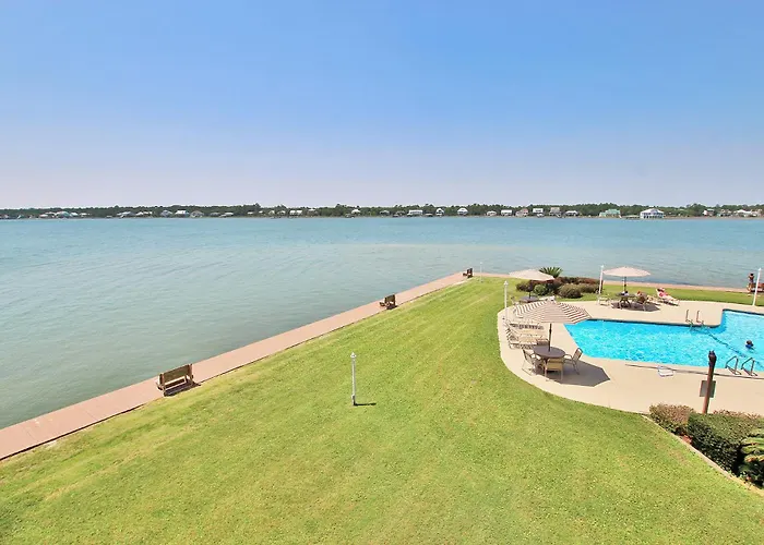 Apartment Compass Point 205 By Youngs Suncoast