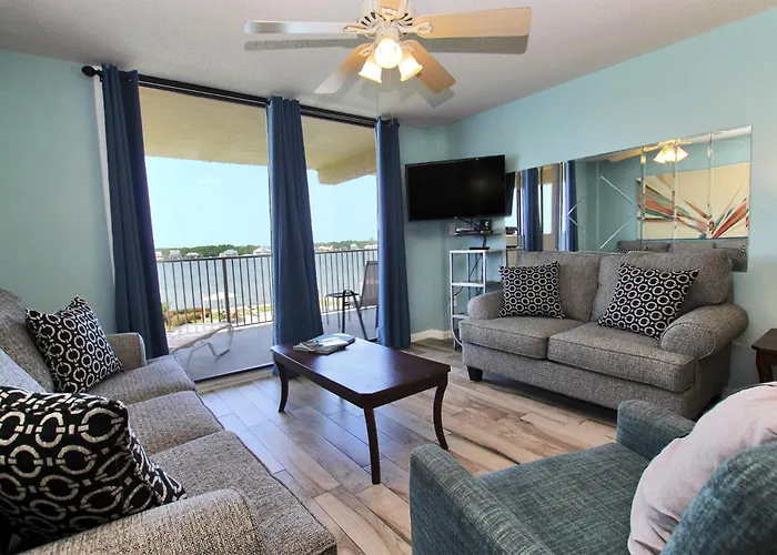 Apartment Compass Point 205 By Youngs Suncoast