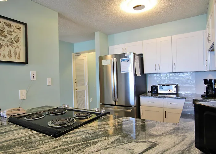Apartment Compass Point 205 By Youngs Suncoast *