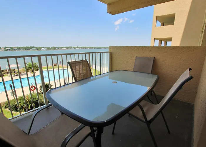 Apartment Compass Point 205 By Youngs Suncoast *