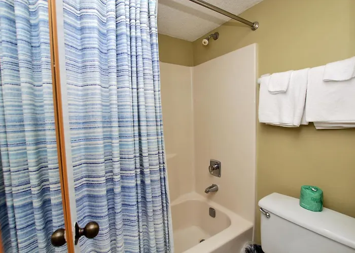 Compass Point 205 By Youngs Suncoast Apartment