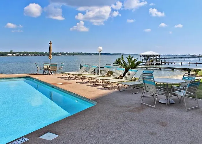 Apartment Compass Point 205 By Youngs Suncoast