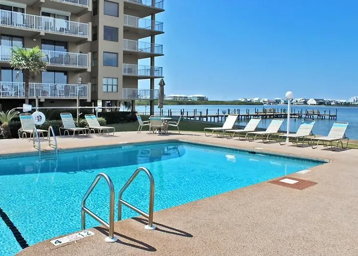 Apartment Compass Point 205 By Youngs Suncoast *