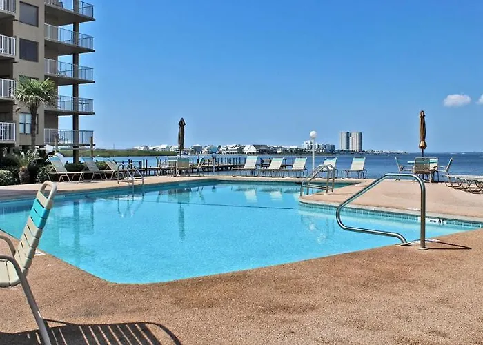 Apartment Compass Point 205 By Youngs Suncoast
