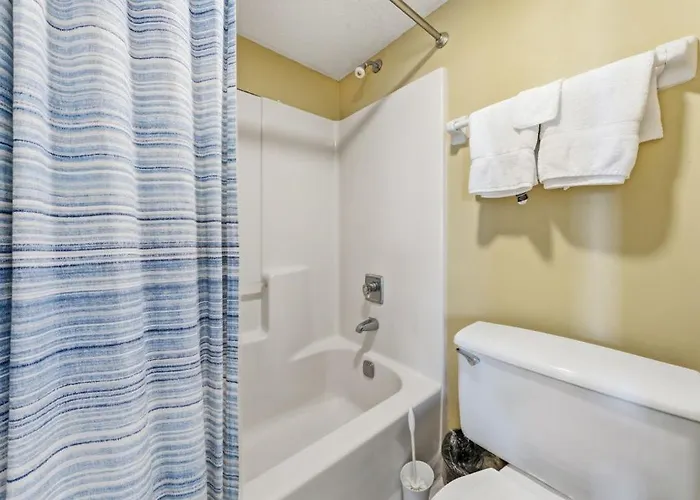 Apartment Compass Point 205 By Youngs Suncoast Gulf Shores