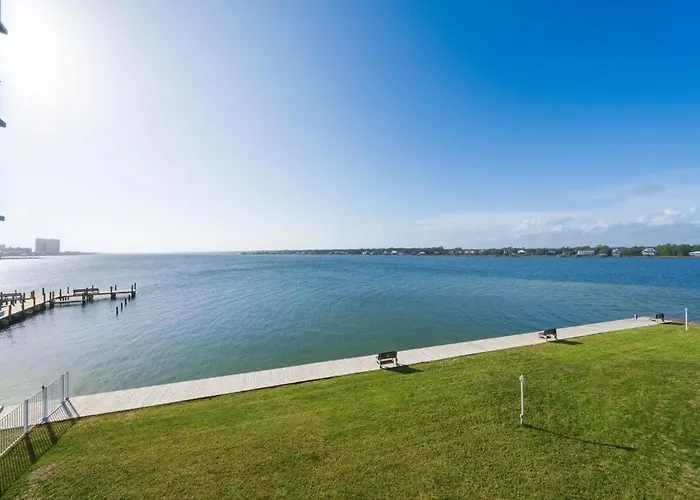 Apartment Compass Point 205 By Youngs Suncoast *