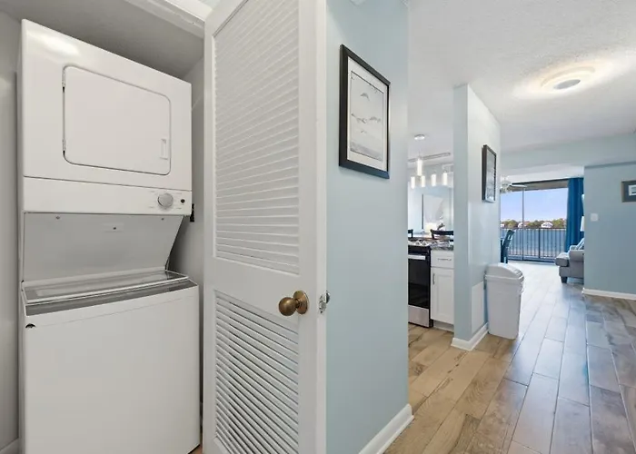 Apartment Compass Point 205 By Youngs Suncoast
